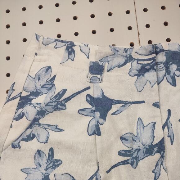 J.O.A. Los Angles Linen Floral Shorts, Size XS - Picture 8 of 9
